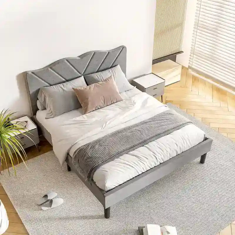Lit plateforme double tapissé avec tête de lit rembourrée, cadre en métal, gris