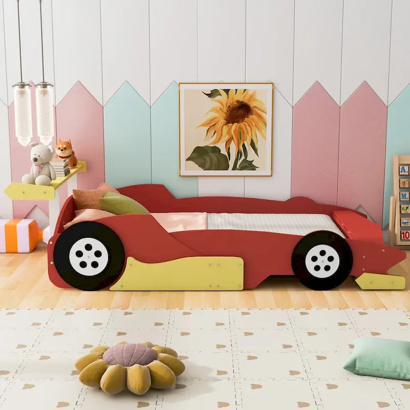 Lit plateforme en forme de voiture de course grandeur nature avec roues
