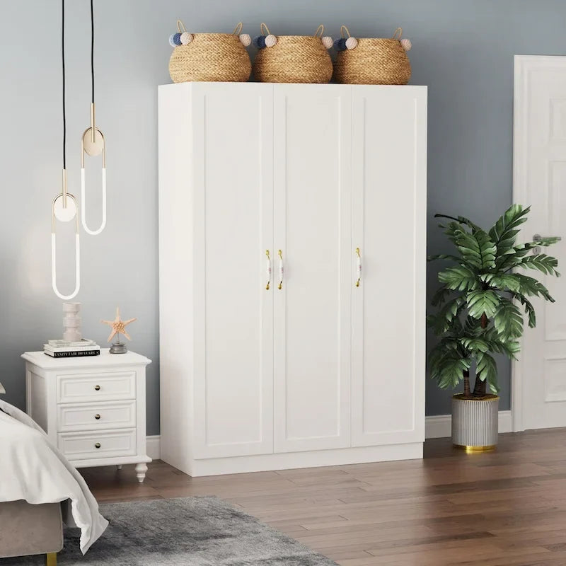Armoire de 47,2 W avec trois portes, deux tringles à vêtements, poignée florale dorée