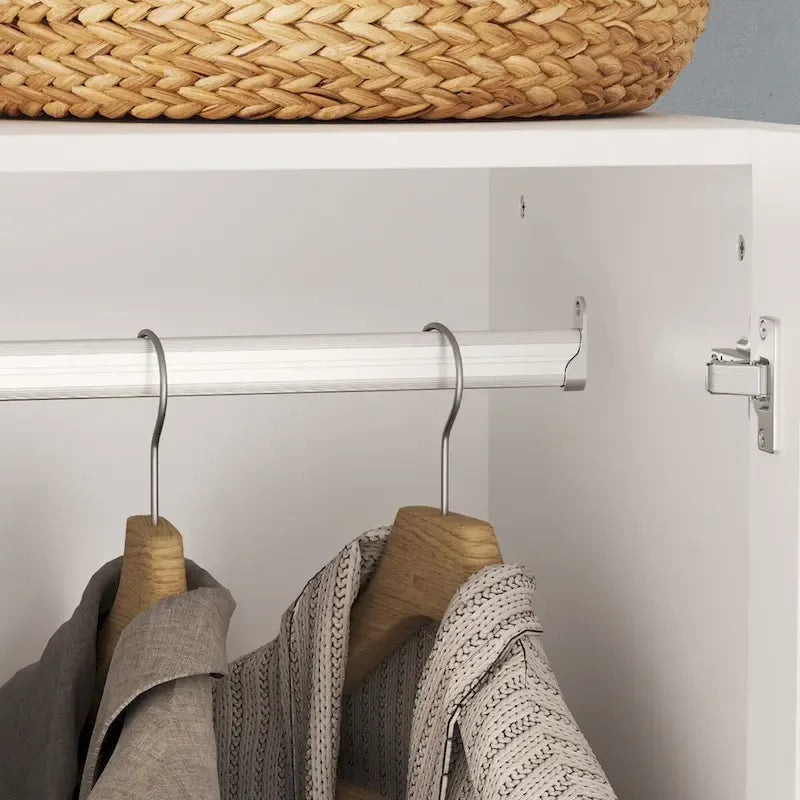 Armoire de 47,2 W avec trois portes, deux tringles à vêtements, poignée florale dorée